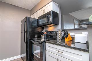 Midland Condo With Pool - Midland - 4