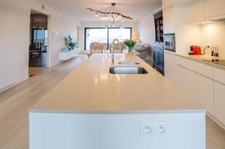 New sunny apartment with 2 large terraces - 4