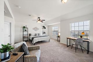 Come stay a while 3 bedroom WiFi Smart TV in every room Covered Patio Fire Pit Quiet Home on Large Lot 5 Star Super Host - Eldon - 8