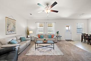 Come stay a while 3 bedroom WiFi Smart TV in every room Covered Patio Fire Pit Quiet Home on Large Lot 5 Star Super Host - Eldon - 4