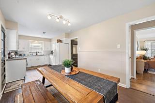 with Arcade and Covered Patio Sleep 9 in this 4 Bedroom 2 Bath Home 5 star host Deer Park TX - Deer Park - 4