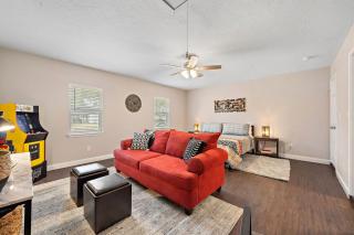with Arcade and Covered Patio Sleep 9 in this 4 Bedroom 2 Bath Home 5 star host Deer Park TX - Deer Park - 8