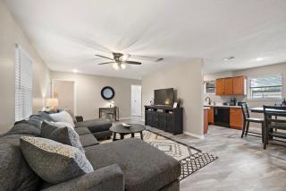 Enjoy Private Beach Near Home High Speed Internet Close to Kemah & NASA 5 STAR SUPER HOST - Seabrook - 7