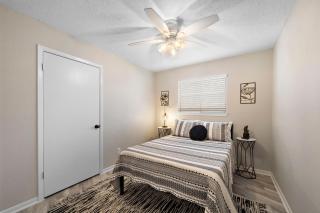 Enjoy Private Beach Near Home High Speed Internet Close to Kemah & NASA 5 STAR SUPER HOST - Seabrook - 1