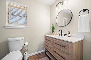 Sandy Private Beach Oasis Close to Kemah Boardwalk & NASA 5 STAR SUPER HOST - Seabrook - 2
