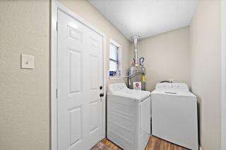 Sandy Private Beach Oasis Close to Kemah Boardwalk & NASA 5 STAR SUPER HOST - Seabrook - 1