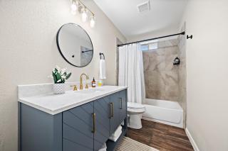 Sandy Private Beach Oasis Close to Kemah Boardwalk & NASA 5 STAR SUPER HOST - 5