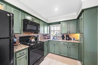 Kick Back & Relax WiFi Desk Smart TVs Tire swing - 5