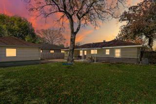 Kick Back & Relax WiFi Desk Smart TVs Tire swing - 6