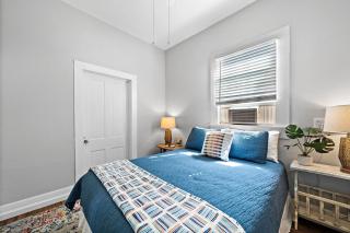 Hot Spot Walk To Seawall Free Parking - Galveston - 6