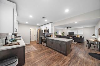 Pool 5 Star Large Deer Park home Super Host - 1