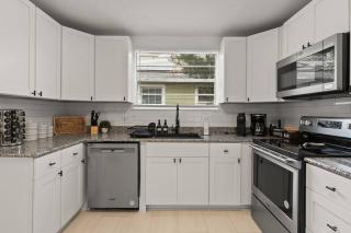 Modern Moroccan Villa w/ Firepit, BBQ + Game Room! - Tampa - 2