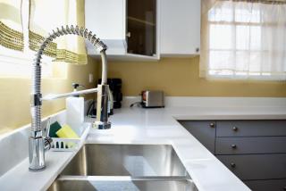 Folkes Manor 2Bdrm Penthouse Apt, A/C, Wi-Fi, Washer & Dryer - 7