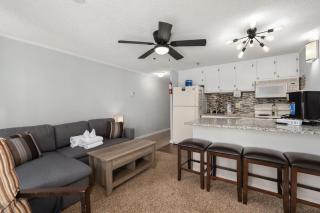 Stroll to Slopes, Village Area, Ski in-out MtLodge 219 - Snowshoe - 5
