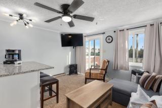 Stroll to Slopes, Village Area, Ski in-out MtLodge 219 - Snowshoe - 4