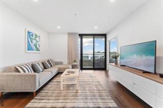 Perfect Location 1-Bed with Balcony, BBQ & Parking - 0