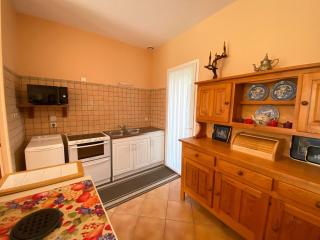 Semi-detached house on a vineyard, Talais - 4