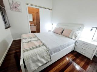 Entire 2 Attached Duplex Unit, 15ppl - Maryborough - 4