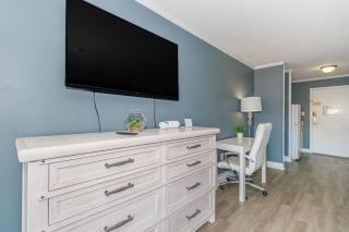 Beautifully Updated Queen Suite-Partial Ocean Views! Sea Mist 50601 - 2