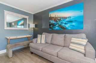 Beautifully Updated Queen Suite-Partial Ocean Views! Sea Mist 50601 - Myrtle Beach - 1