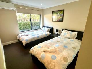Ocean View Executive Apartment 1 - 4