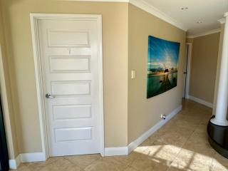 Ocean View Executive Apartment 1 - 1