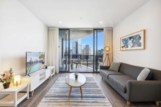 Chic 2-Bed with Rooftop Pool Overlooking the City - 4