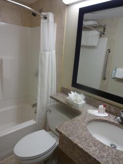 Ramada by Wyndham Staten Island - 9