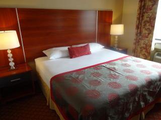 Ramada by Wyndham Staten Island - 1