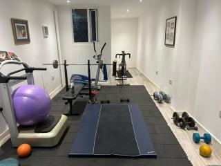 3 Bed House - Sleeps 5 - Sauna - Garden - Gym - 4