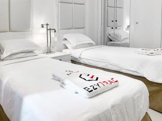 Three Bedroom Near Dubai Mall Street Downtown Dubai - Ezytrac Vacation Homes - Dubai - 8