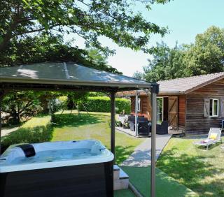 Chalet Mélèze - Les Chalets de Barruérot - Spa jacuzzi privatif - Piscine en été - 9
