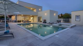 VILLA MAKO, die moderne Luxus-Villa mit Swimmingpool und Whirlpool in ruhiger Vorort-Lage von Pula - Pula - 8