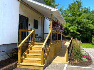 Lake Ontario Motel & Inn - 9