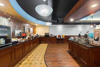 La Quinta Inn and Suites by Wyndham at WaTiki Waterpark - 1