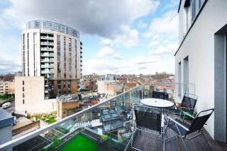 Modern Serviced 3-bedroom flat in East London - London - 5