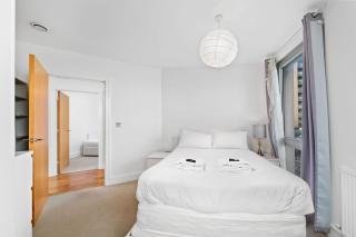 Modern Serviced 3-bedroom flat in East London - 3