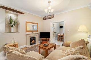 Tenby Cwtch - Short Walk to Beach - Tenby - 0
