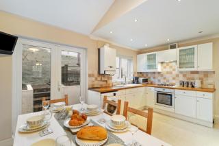 Tenby Cwtch - Short Walk to Beach - Tenby - 7