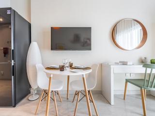 Charming Studio Escape With Unobstructed City View - Dubai - 5