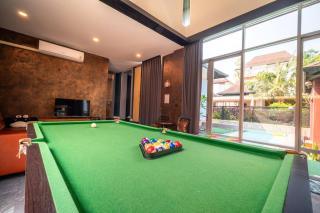 Pattaya Luxury Villa, 200mtrs to Beach, Private Pool, BBQ, Karaoke, Smart TV, Pool Game by SARG Residences - Na Jomtien - 0