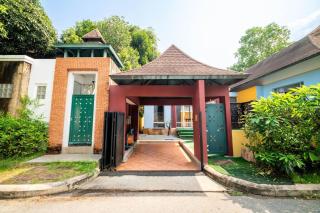 Pattaya Luxury Villa, 200mtrs to Beach, Private Pool, BBQ, Karaoke, Smart TV, Pool Game by SARG Residences - Na Jomtien - 9