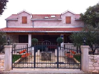 Brač Island Holiday Home With Pool And Sea View - Supetar - 8