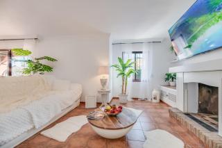 Classic 5 BDRM Andalucian Villa w Pool & Sea View - Marbella - 2