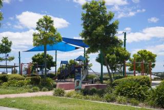New Utopia 4 Bedrooms House near Springfield - Bellbird Park - 2