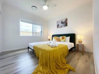 New Utopia 4 Bedrooms House near Springfield - Bellbird Park - 1