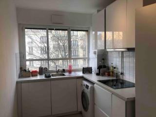 Grand appartement proche métro - Paris - 9