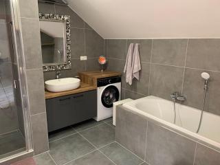 Luxusný apartmán pri jazere - free parking - Bratislava - 9
