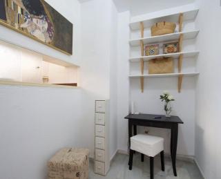 Centrally located south facing apartment with pool - 8