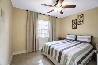 Relaxing 3 Bedroom House-Close to Beaches and Airport! - Fort Lauderdale - 8